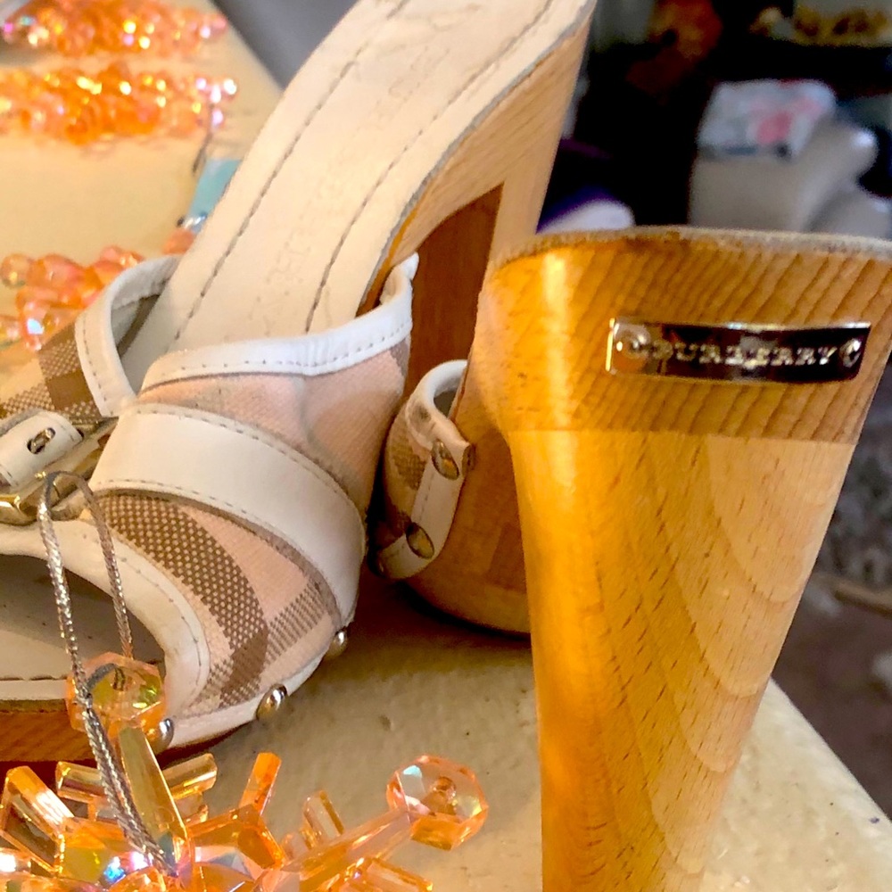 Burberry Ladies Shoes Size 7- 7 1/2